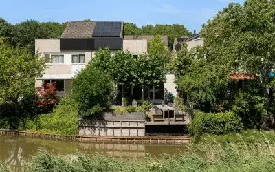 Terraced house for sale: Aletta Jacobs-erf 48, Aletta Jacobs-erf en omgeving Dordrecht