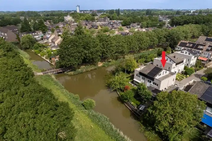 Tussenwoning te koop: Aletta Jacobs-erf 48, Aletta Jacobs-erf en omgeving Dordrecht