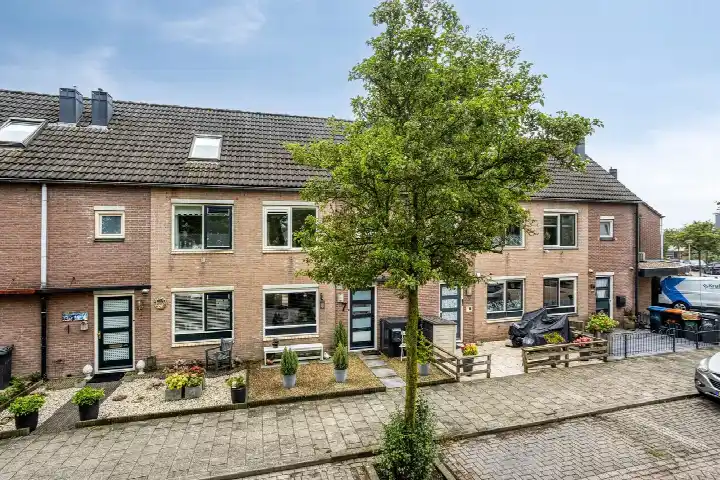 Terraced house for sale: Aletta Jacobsstraat 7, Swormink Deventer
