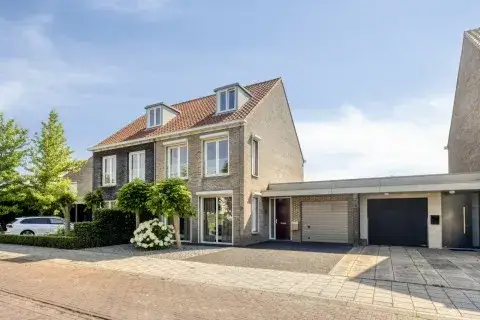 Tussenwoning te koop: Alexander de Grotestraat 17, Groote Kreek Hulst