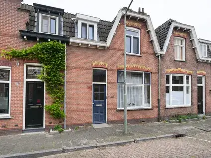 Terraced house for sale: Alexanderstraat 11, Emmastraat en omgeving Dordrecht
