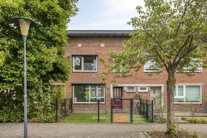 Terraced house for sale: Alfons Ariënsstraat 90, Heugemerveld Maastricht