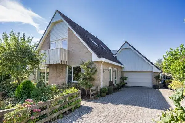 Vrijstaande woning te koop: Algeraburren 26, Workum Workum