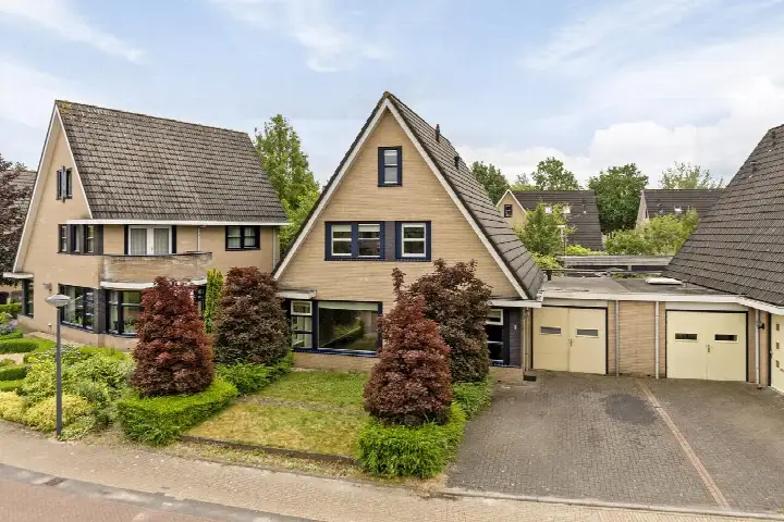 Twee-onder-één-kap te koop: Aloysiusstraat 9, Wolvega-Staatsliedenbuurt Wolvega