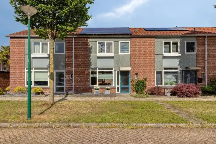 Tussenwoning te koop: Amalia van Solmslaan 37, Esterveld Grave