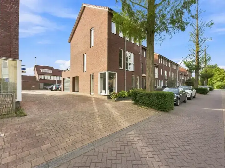 Hoekwoning te koop: Amandelgaarde 165, Volgerlanden-West Hendrik-Ido-Ambacht