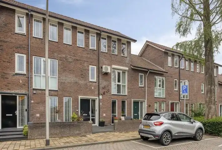 Tussenwoning te koop: Amandelgaarde 43, Volgerlanden-West Hendrik-Ido-Ambacht