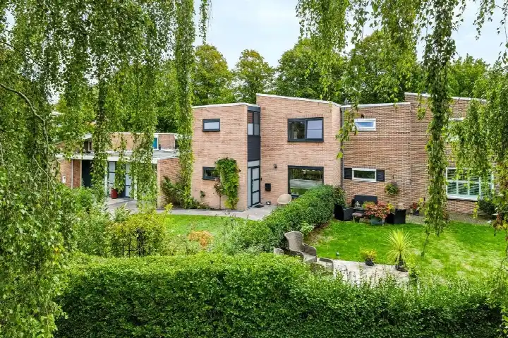 Tussenwoning te koop: Amaryllislaan 4, Leidsevaart- Bloemhof Bennebroek
