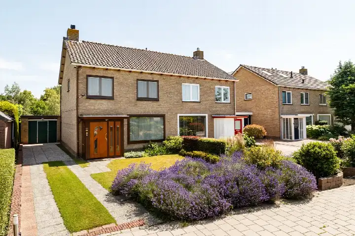 Hoekwoning te koop: Ambachtsheerelaan 84, Harmelen-Noord (dorp) Harmelen