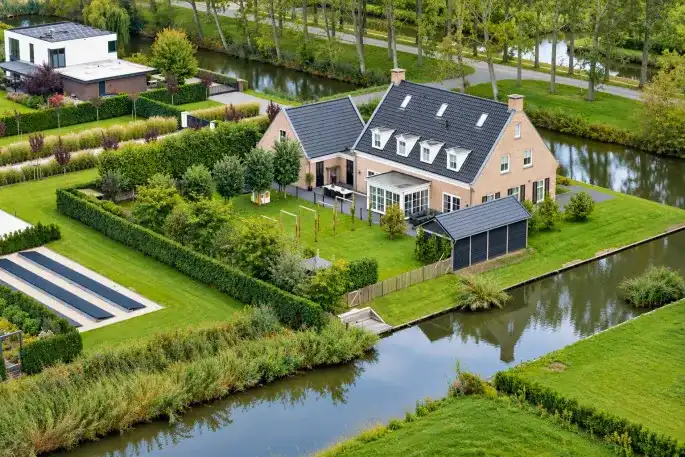 Detached house for sale: Ambachtsheerenlaan 3A, Numansdorp Buitengebied Numansdorp
