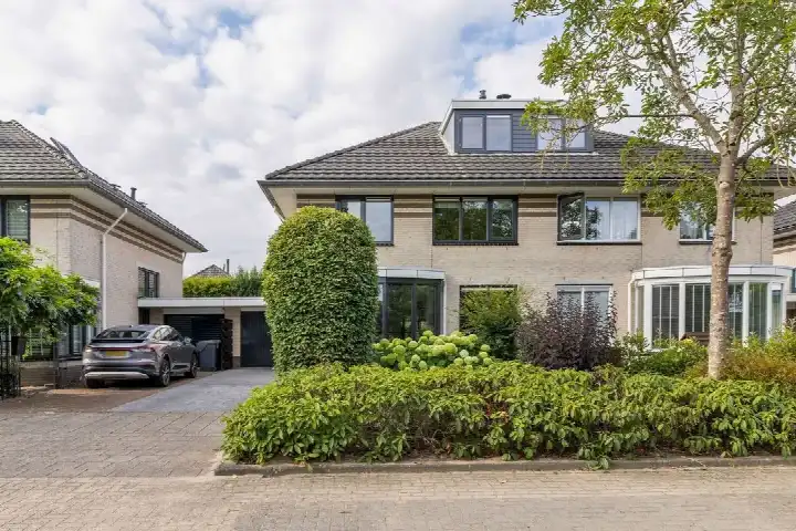 Terraced house for sale: Ambachtsherenlaan 18, Mijnsheerenland Woonkern Mijnsheerenland