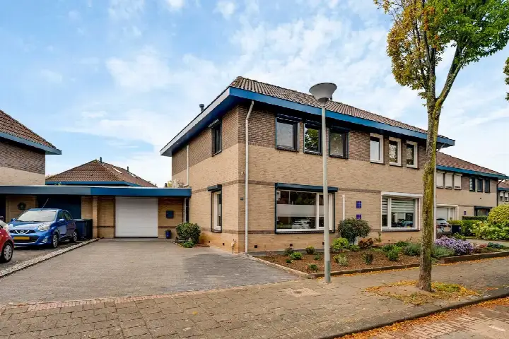 Tussenwoning te koop: Ambachtsingel 86, Hoogvonderen Roermond