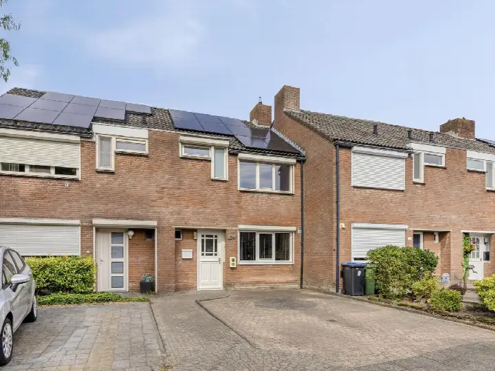 Tussenwoning te koop: Ambrozijnberg 224, Minnebeek-Watermolen Roosendaal