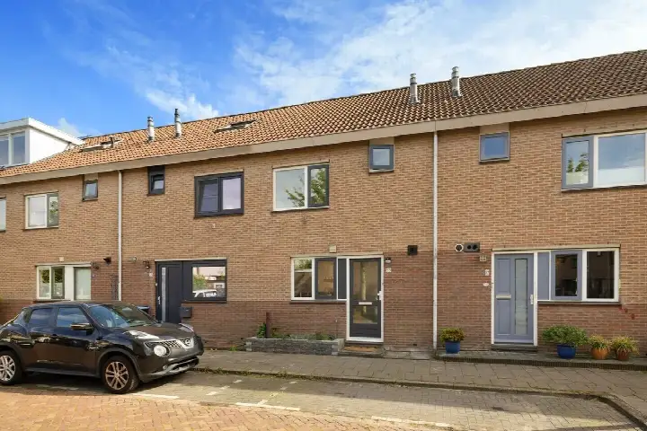Tussenwoning te koop: Ameland 55, Schilders- en Waddenbuurt Zaandam