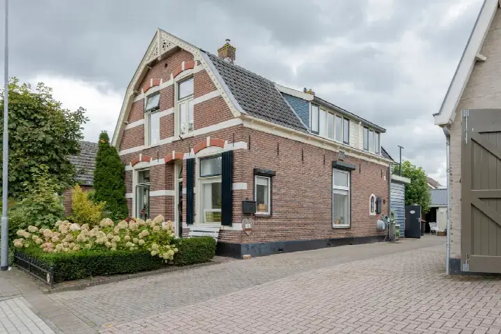 Twee-onder-één-kap te koop: Amersfoortsestraat 63-01, De Koot Barneveld