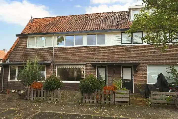 Terraced house for sale: Ampèrestraat 19, Electrobuurt Hilversum