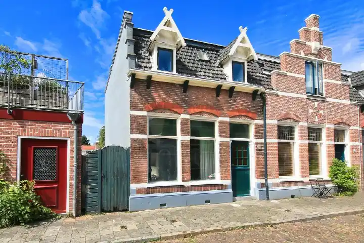 Vrijstaande woning te koop: Ampzingstraat 22, Geschiedschrijversbuurt Haarlem