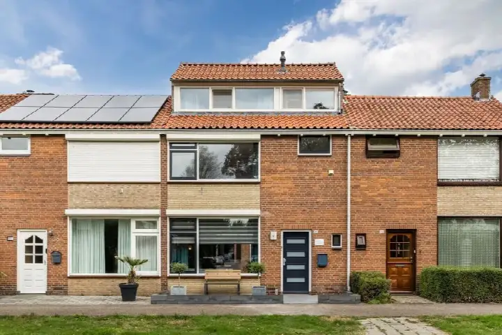 Tussenwoning te koop: Amstelstraat 36, West 1 Dongen