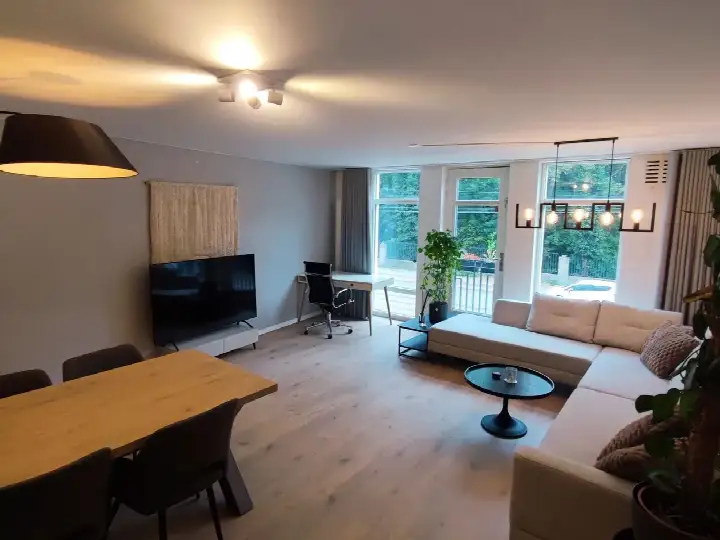 Apartment for rent: Amstelveenseweg 94A, Schinkelbuurt-Noord Amsterdam