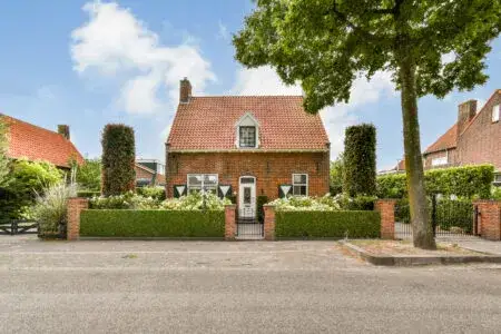 Vrijstaande woning te koop: Amstelwijckweg 52, Wieldrecht Dordrecht