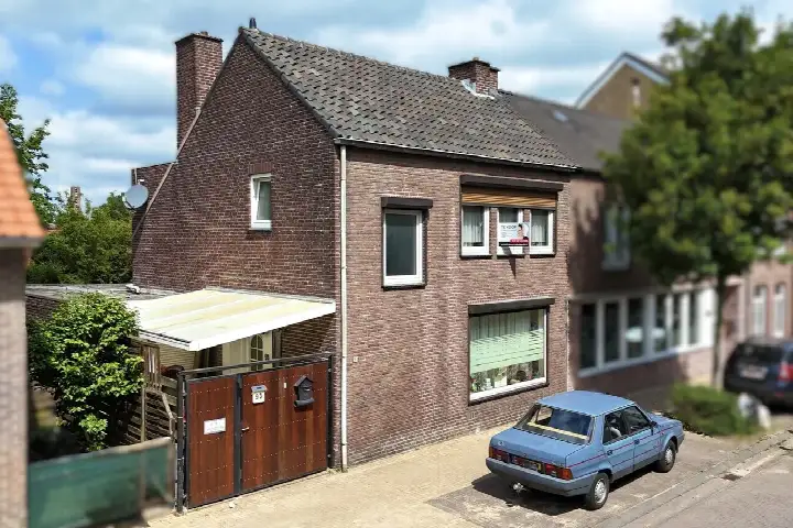 Tussenwoning te koop: Amstenraderweg 93, Mariarade-Noord Hoensbroek