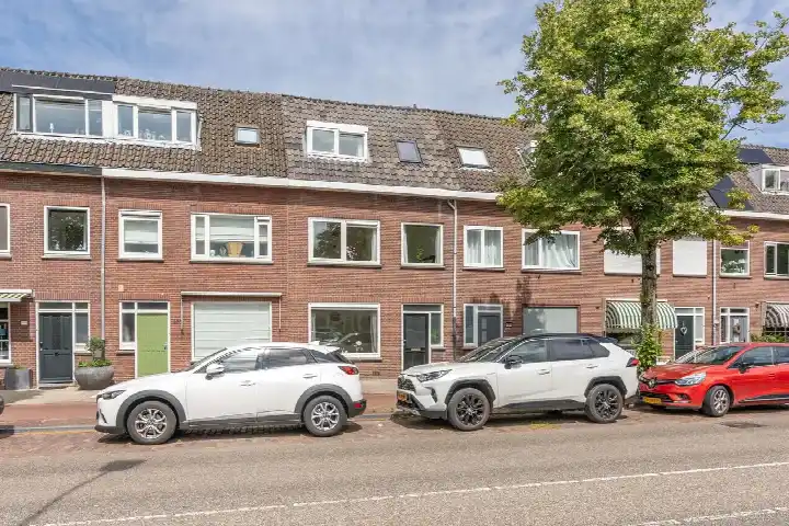 Tussenwoning te koop: Amsterdamsestraatweg 491, Julianapark en omgeving Utrecht