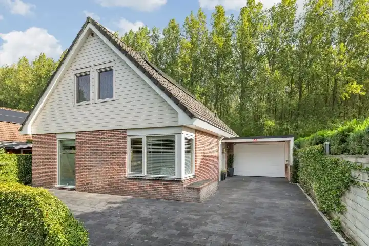 Vrijstaande woning te koop: Amundsenstraat 35, Zuid-Beijerland Buitengebied Zuid-Beijerland