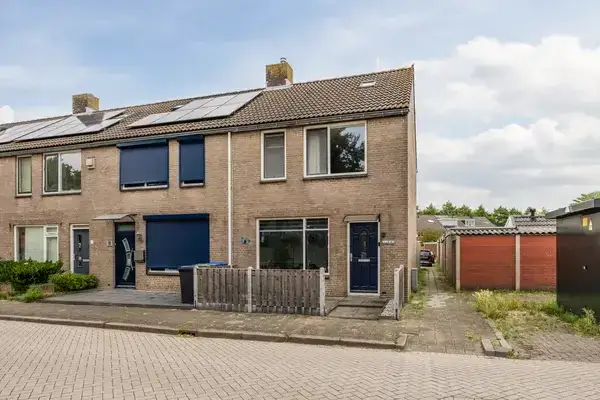 Corner house for sale: Andromeda 11, Koele Nacht Hellevoetsluis