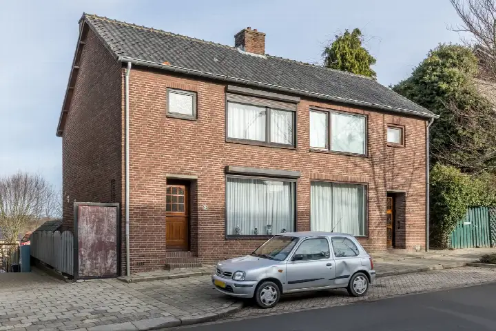 Semi-detached for sale: Anjelierstraat 143, Uterweg Heerlen