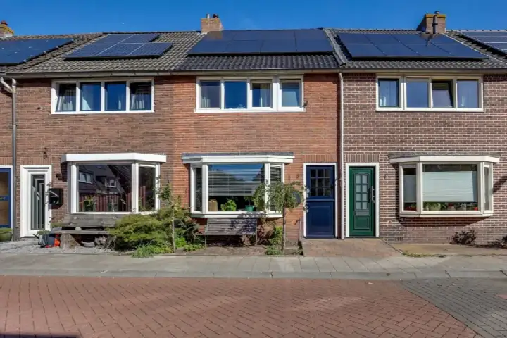 Terraced house for sale: Anjelierstraat 6, Bloemenbuurt Meppel