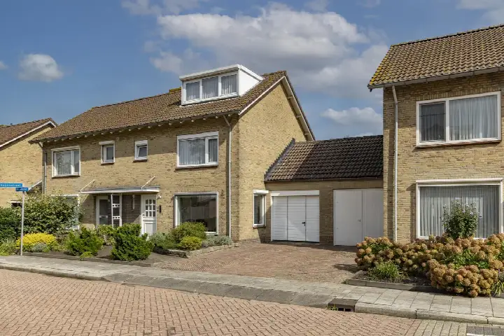 Tussenwoning te koop: Anjerstraat 14, Braken-Oost Drunen