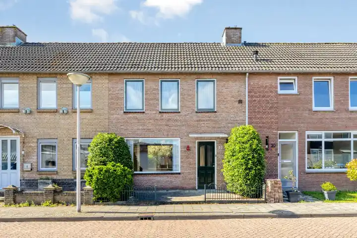 Tussenwoning te koop: Anjerstraat 32, Steenbergen-Zuid Steenbergen