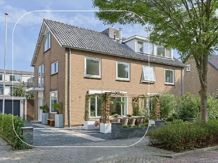 Twee-onder-één-kap te koop: Anna van Burenlaan 12, Bospark Alphen Aan Den Rijn