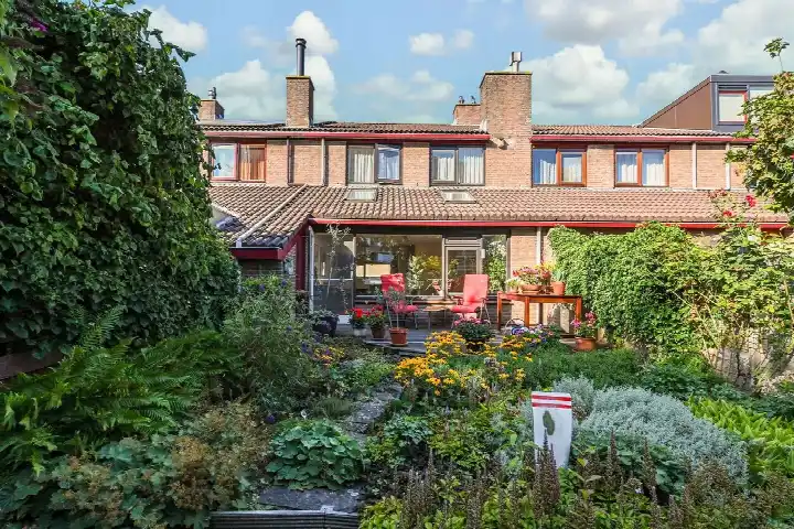 Terraced house for sale: Anna van Hensbeeksingel 14, Boerhaavekwartier Gouda