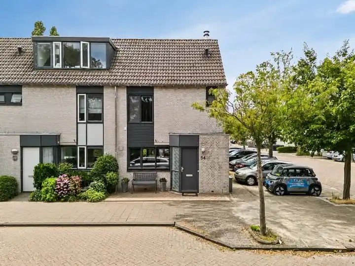 Corner house for sale: Anne Frankweg 54, Kloosterhof Leiden