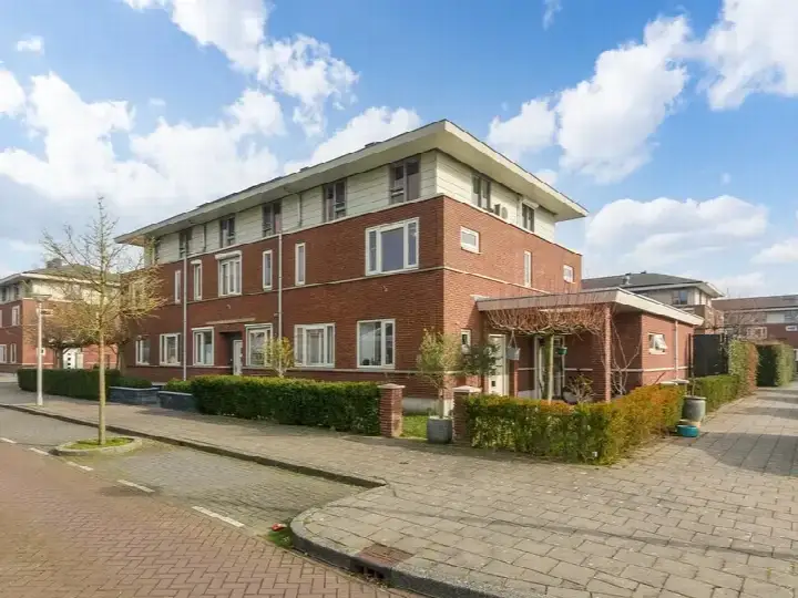 Corner house for sale: Annie M.G. Schmidtlaan 15, Schrijversbuurt Amstelveen