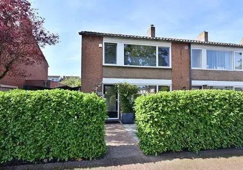 Corner house for sale: Antennestraat 16, Zenderwijk Huizen