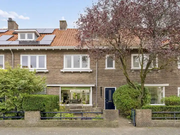 Tussenwoning te koop: Anthonius van Alphenstraat 7, De Vliert 'S-Hertogenbosch