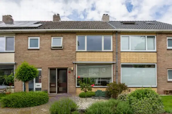 Tussenwoning te koop: Antiloopstraat 62, St. Anna Nijmegen