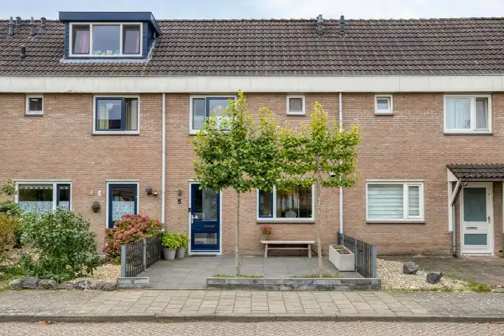 Tussenwoning te koop: Antoniuslaan 5, Beuningen-Heuve-3 Beuningen (Ge)