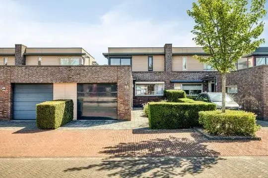 Terraced house for sale: Antwerpenplein 19, Stuivezand Made