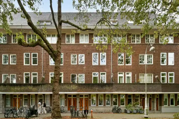 Apartment for sale: Apollolaan 95-2, Minervabuurt-Noord Amsterdam