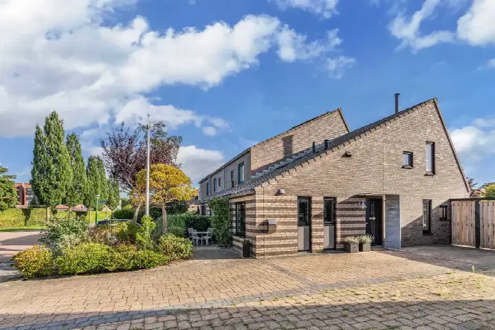 Corner house for sale: Apollovlinder 47, Duinterpen Sneek