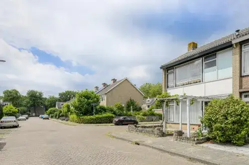 Twee-onder-één-kap te koop: Looierijstraat 49, Oosteind Oosteind