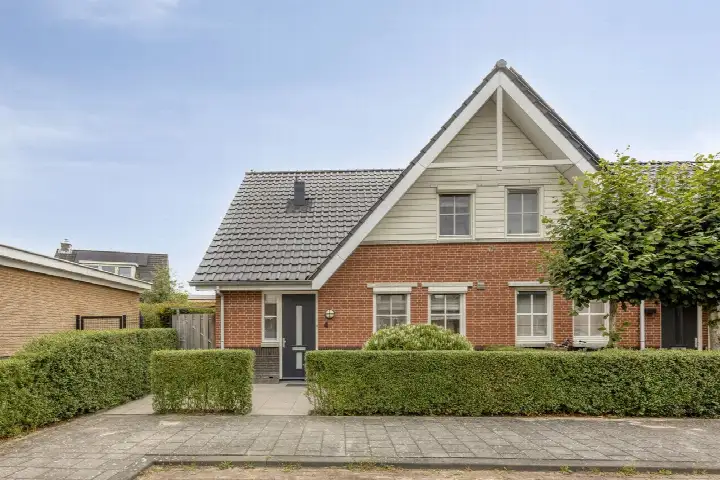 Hoekwoning te koop: Arend Braatlaan 4, Hekelingen-Dorp Hekelingen