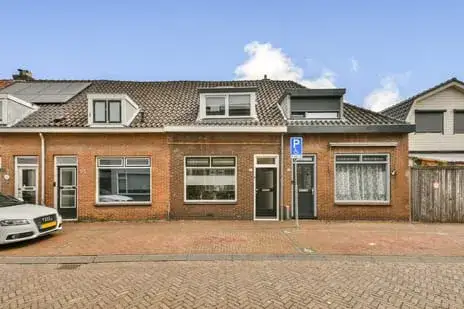 Terraced house for sale: Arendsweg 93, Oostertuinen Beverwijk