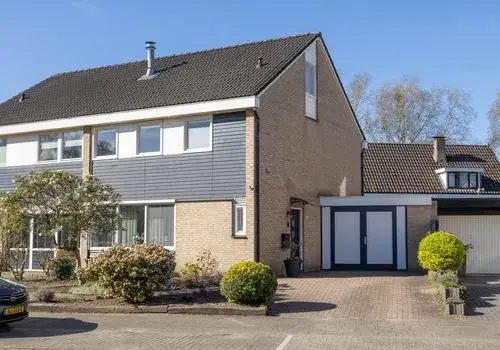 Tussenwoning te koop: Arturo Toscaninistraat 30, Schothorsthoek Hengelo