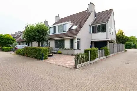 Hoekwoning te koop: Assumburgstraat 26, Out Jaar Hellevoetsluis