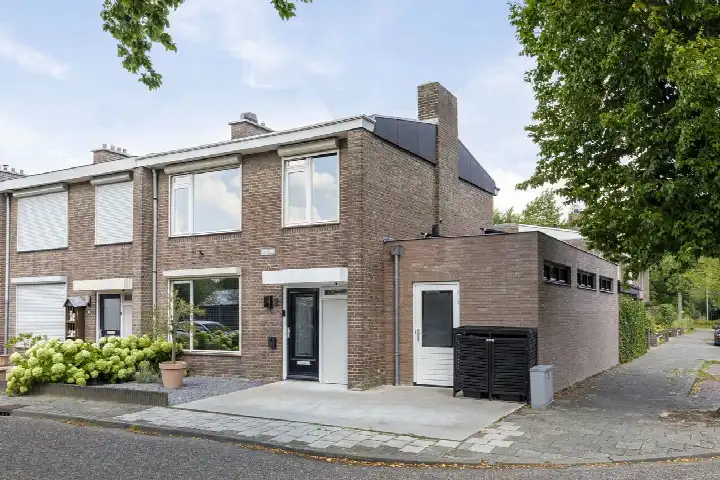 Corner house for sale: Asterstraat 2, Theereheide Sint-Michielsgestel