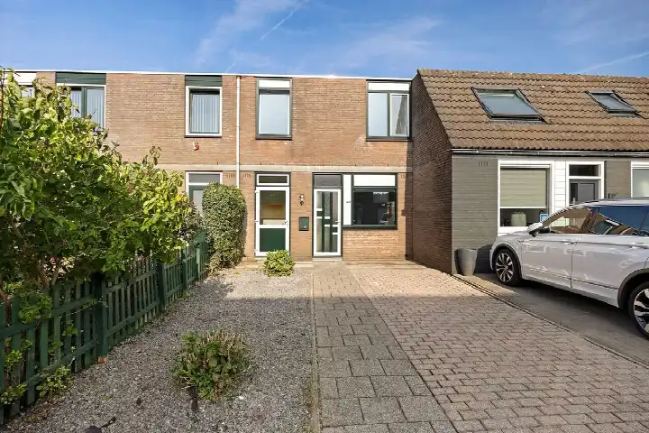 Tussenwoning te koop: Asterstraat 37, Tuinwijk Bergen Op Zoom